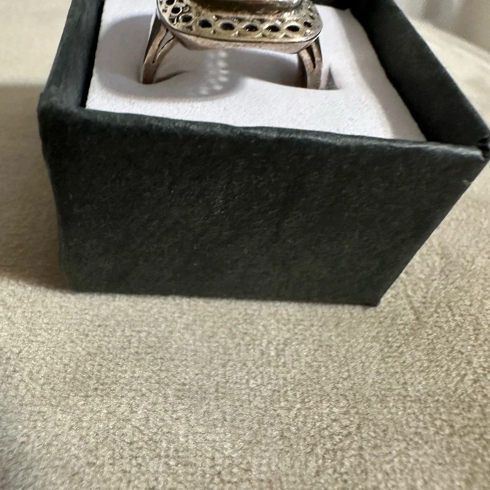 Elegant Silver Moonstone Ring - Picture 4 of 4